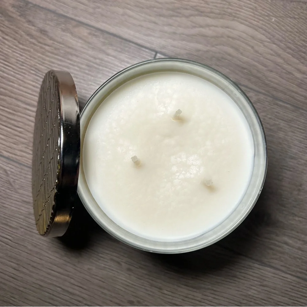 New Bath & Body Works 3-Wick Candle in Warm Ocean Breeze - Picture 4 of 5